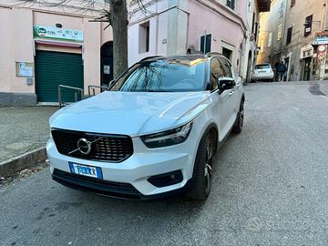 VOLVO XC40 15 R - DESIGN T5 PHEV