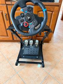 Volante e pedaliera con supporto logitech