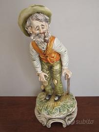 Statuetta porcellana Capodimonte.  Altezza 36cm.