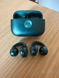 Motorola moto buds LOOP sounded by Bose