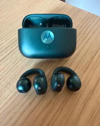 Motorola moto buds LOOP sounded by Bose
