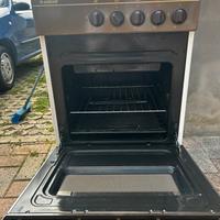 Piccolo forno con fornelli