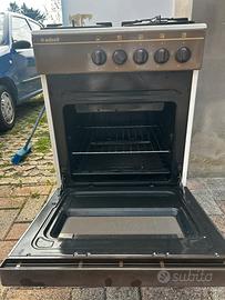 Piccolo forno con fornelli