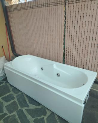 Vasca da bagno idromassaggio