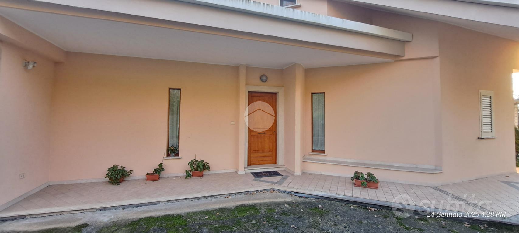 VILLA SINGOLA A FROSINONE - More