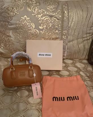Borsa Miu Miu Bauletto Top Handle in Pelle Cognac