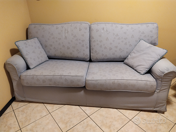 Divano due posti come nuovo