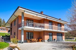 VILLA UNIFAMILIARE LIBERA SU QUATTRO LATI