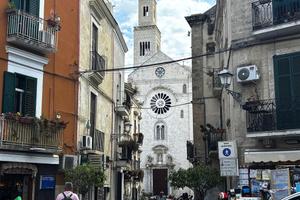 2 LOCALI A BARI