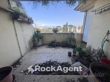 APPARTAMENTO SU DUE LIVELLI DI 214 MQ CON BOX AUTO