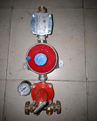 Regolatore di pressione GPL con manometro