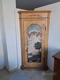 mobile angoliera laccato decorato