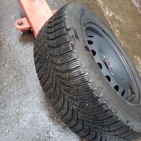 Pneumatici invernali Hankook 195/65 R15 con cerchi