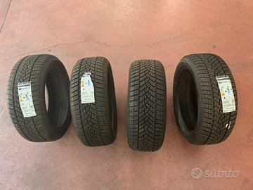 Goodyear UltraGripPerformance+ 215/50R18 92V nuovi