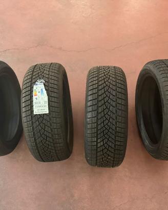 Goodyear UltraGripPerformance+ 215/50R18 92V nuovi
