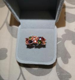 anello in acciaio inossidabile e pietre in zirconi