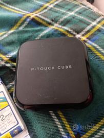 Brother P-touch CUBE Plus (modello PT-P710BT). 