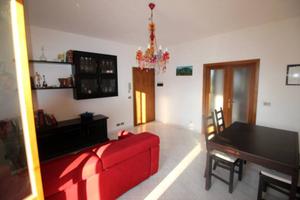 Appartamento di 85 m² con 4 locali e box auto a Bu