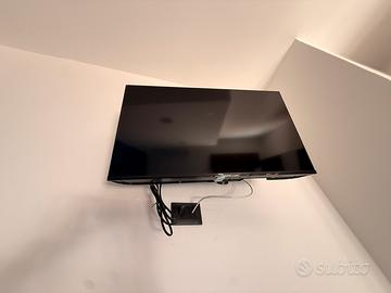 SMART TV  32 POLLICI + STAFFA