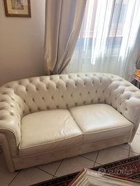 Divano chesterfield