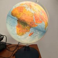 Mappamondo con luce