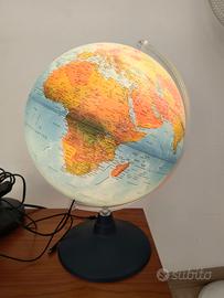Mappamondo con luce