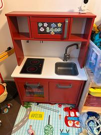 Cucina ikea Rossa + frutta verdura da tagliare