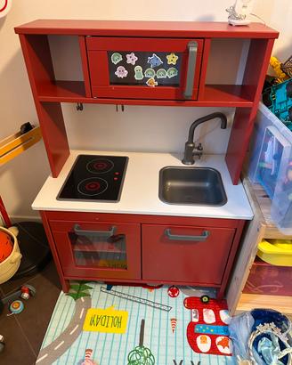 Cucina ikea Rossa + frutta verdura da tagliare