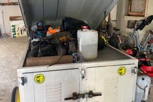 Rimorchio< omologato trasporto animali vivi >