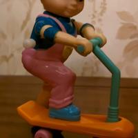 gioco caricato a molla bambino monopattino