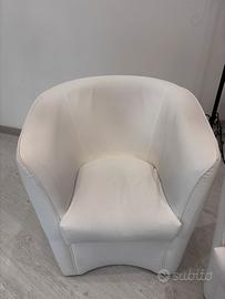 Poltrona bianca in ecopelle