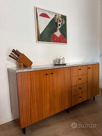 Mobile in legno e granito