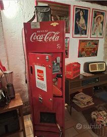 Distributore bibite Coca Cola