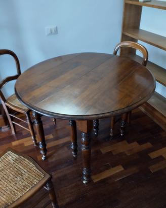 tavolo in legno massello allungabile e sedie