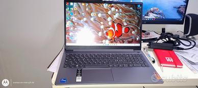 Lenovo con processore Intel Core i7-13620H.Il