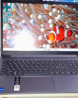 Lenovo con processore Intel Core i7-13620H.Il