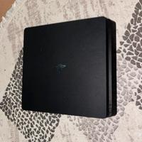 PS4 con 2 controller, 7 giochi e accessori