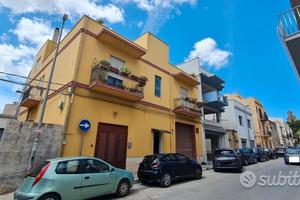 Castelvetrano casa ind. con ampio garage