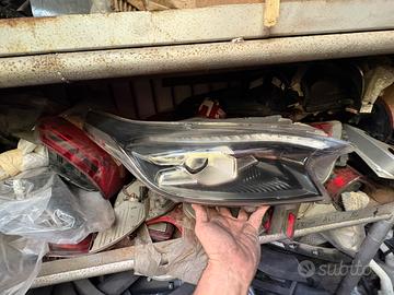 Faro destro kia xceed