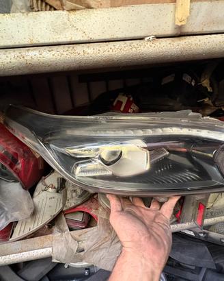 Faro destro kia xceed