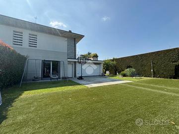 PORZIONE DI BIFAMILIARE A AROSIO