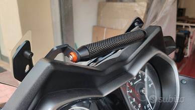 Staffa/supporto porta telefono cellulare per X-Max