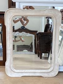 Specchiera con cornice gessata e angoli stondati