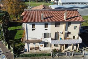Spaziosa casa di testa con giardino