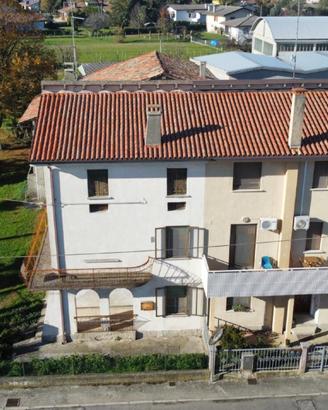 Spaziosa casa di testa con giardino
