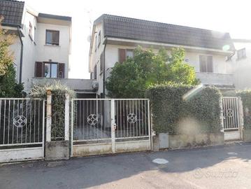 Immobile in asta di 136 m² con 3 locali e box auto