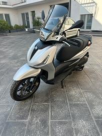Beverly 300s