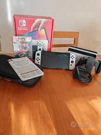 Nintendo Switch Oled Bianca e Super Mario Odyssey