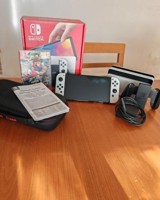 Nintendo Switch Oled Bianca e Super Mario Odyssey