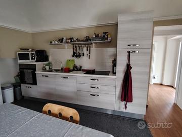 Cucina 3,3 m con elettrodomestici